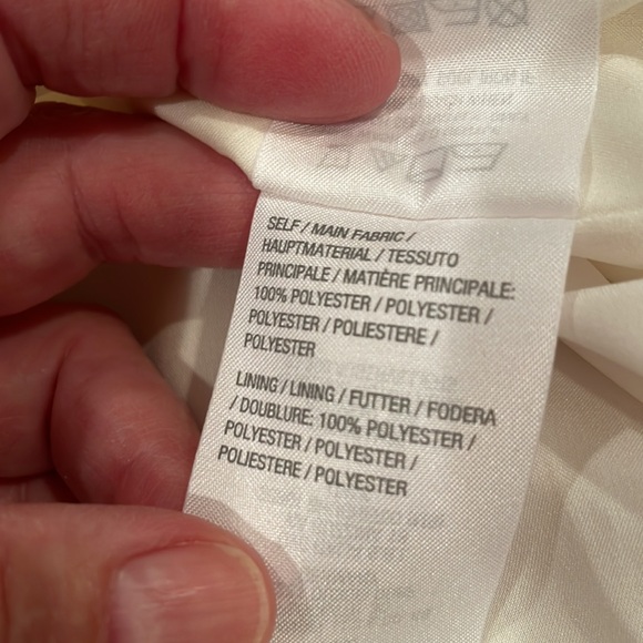 NWOT Isaac Mizrahi top, polyester, red floral on white Swiss, 12 - Picture 8 of 10